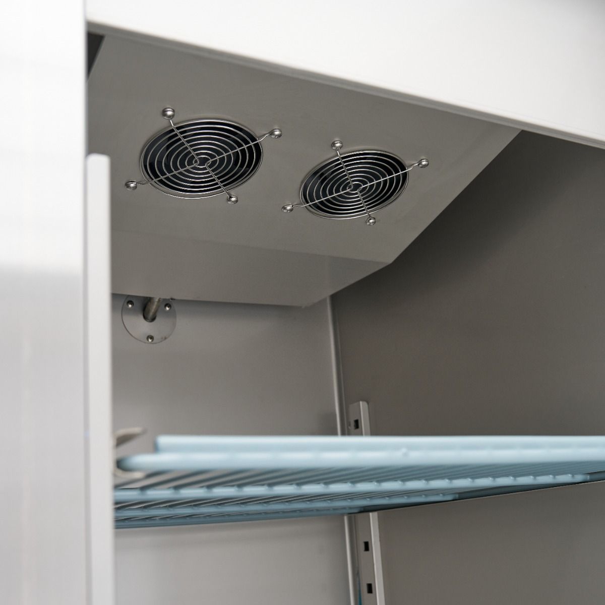 Congélateur - 600 L - 3 étagères réglables (2/1 GN) - acier inoxydable - sur roulettes – Maxima 09400007