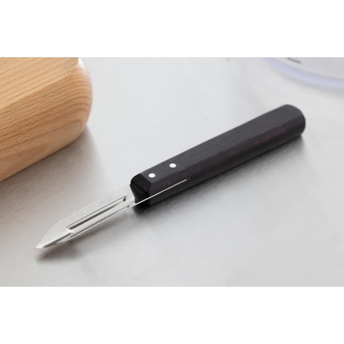 Éplucheur manche en bois Victorinox — C719