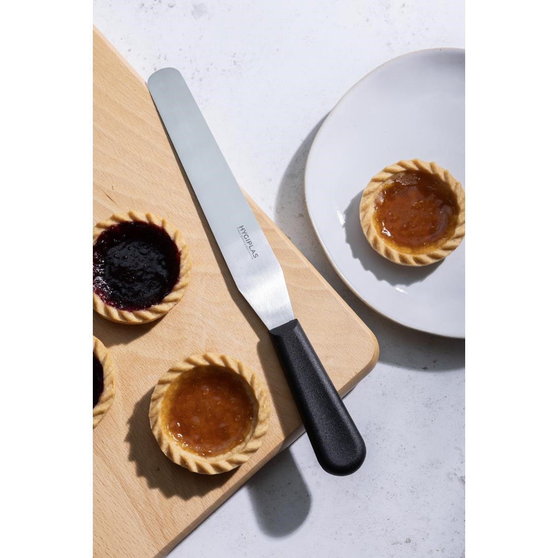 Couteau spatule à lame droite Hygiplas noir 205mm — D404