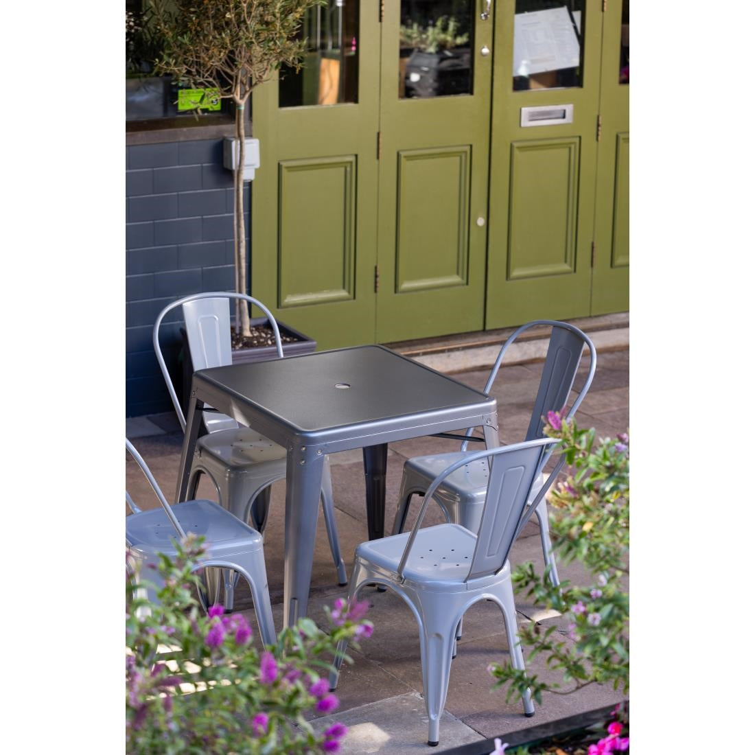 Table carrée en acier gris métallisé Bolero Bistro 668mm — DM904