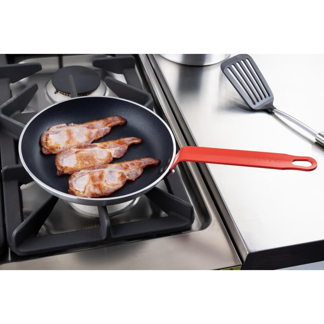 Poêle en aluminium antiadhésive Hygiplas Teflon Platinum Plus avec poignée rouge 24cm — HT965
