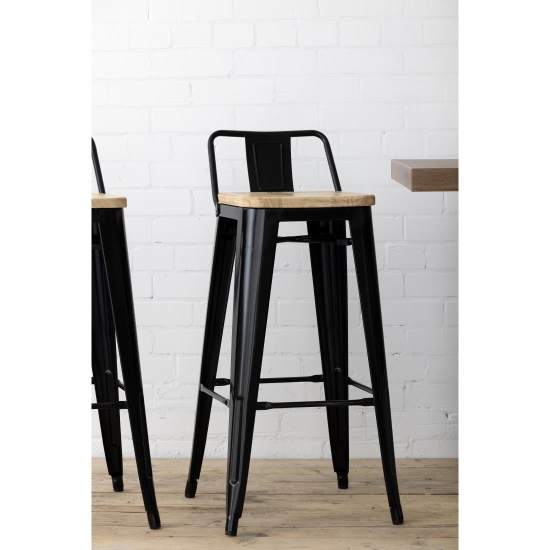 Tabourets bistro hauts avec dossier et assise en bois Bolero noirs (lot de 4) — FB623