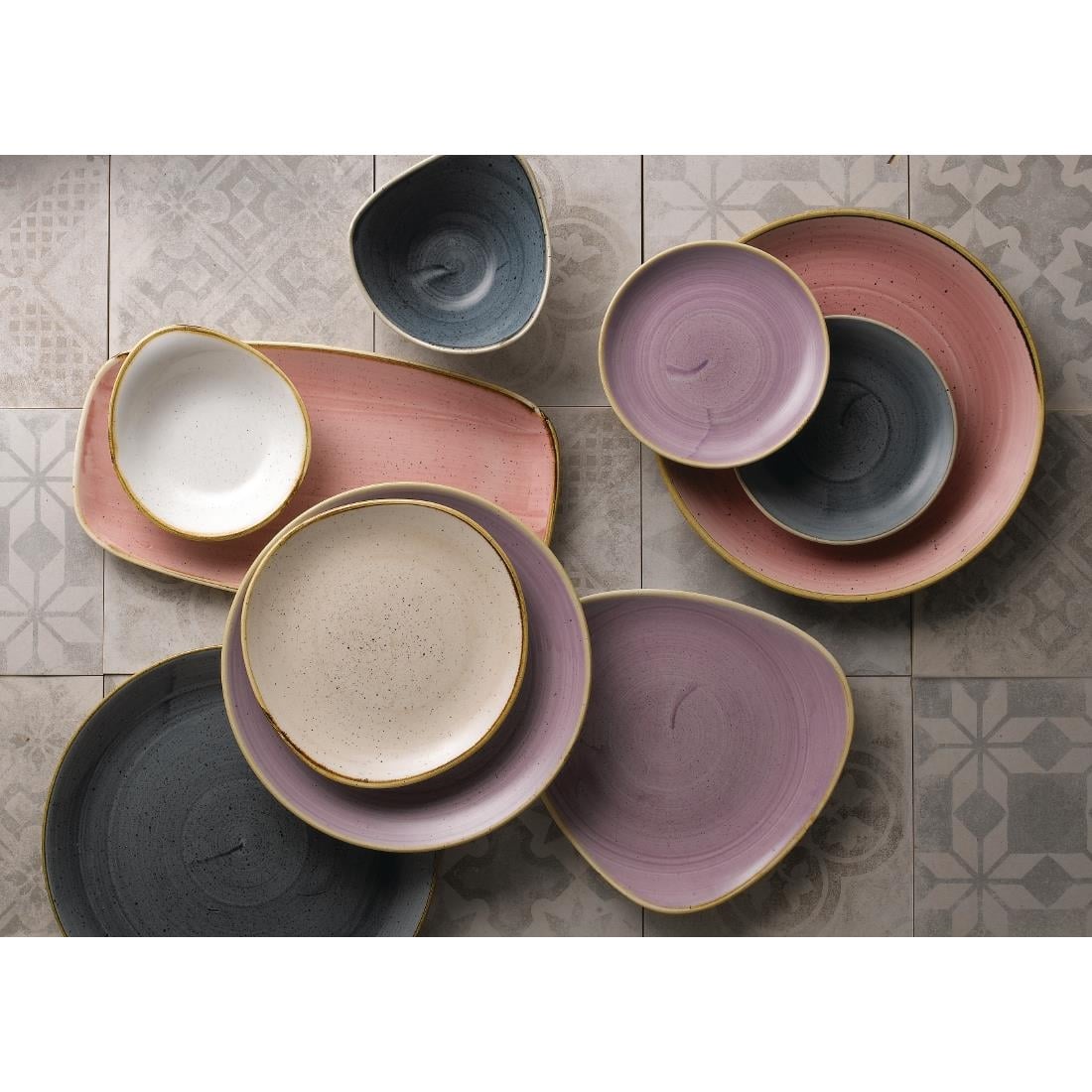 Assiettes triangulaires Churchill Stonecast Lavender Lotus 228mm (lot de 12) — FR025