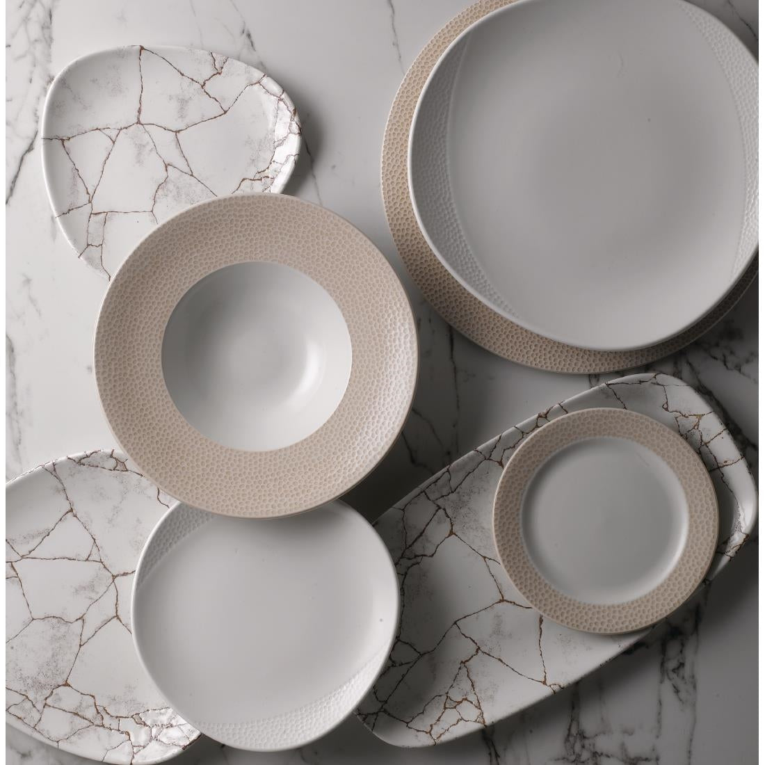 Assiettes triangulaires Churchill Studio Prints Kintsugi Agate Grey Lotus 254mm (lot de 12) — FR059