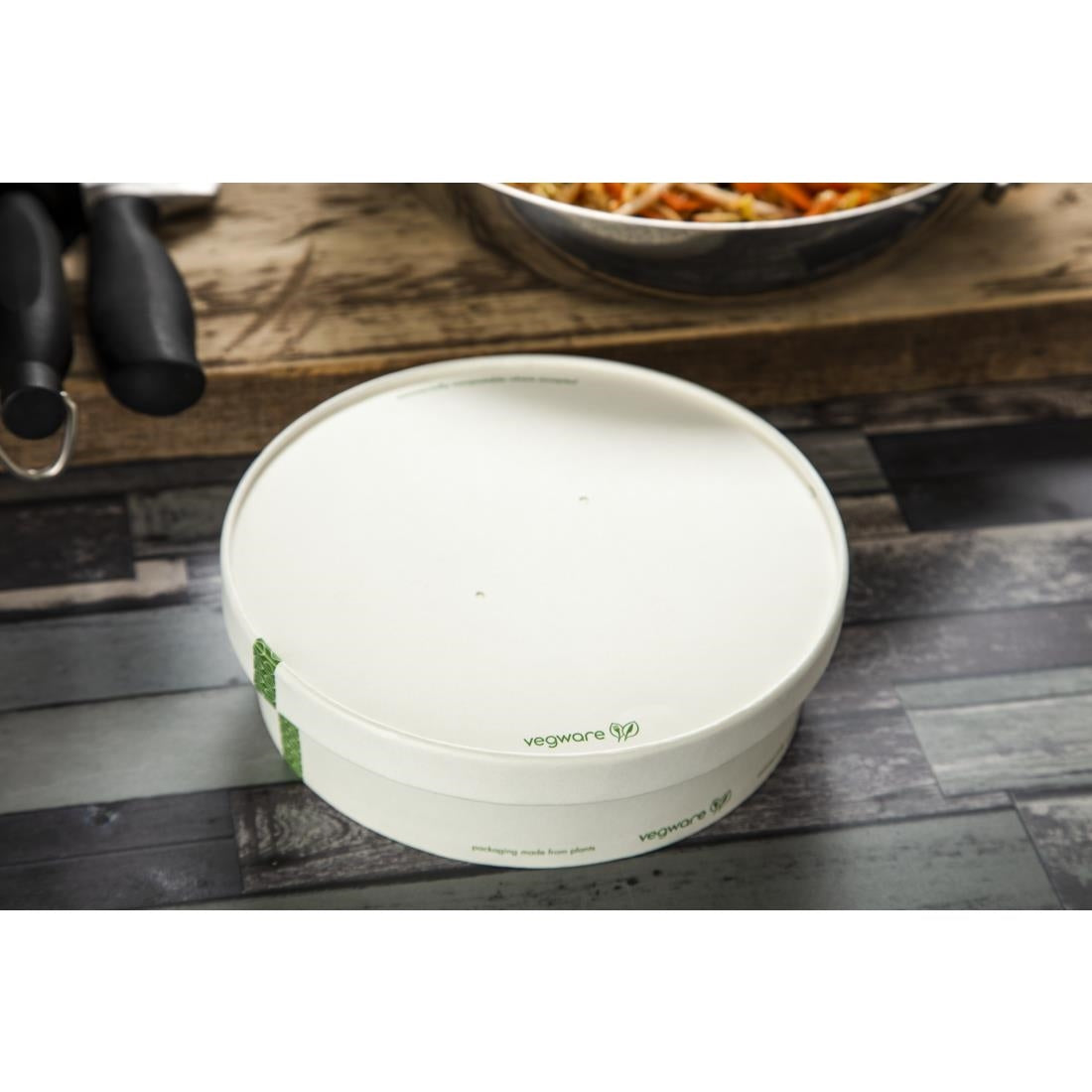 Couvercles à trous en carton doublé PLA série 185 Vegware (lot de 300) — FS179