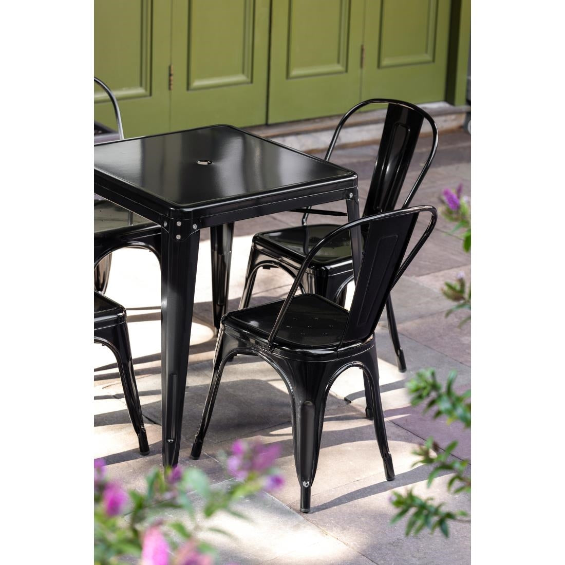 Table carrée en acier noir Bolero Bistro 668mm — GC867