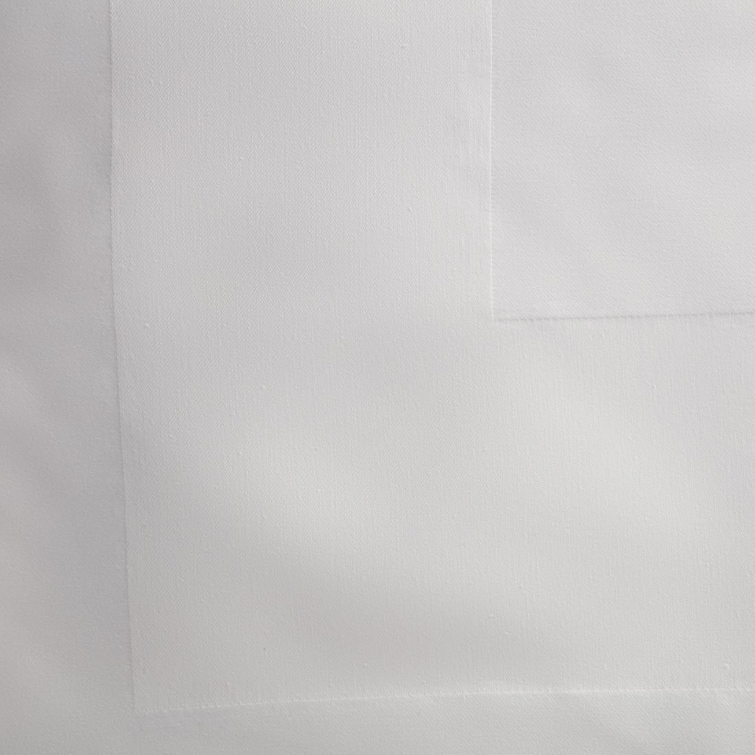 Nappe blanche bande de satin Mitre Luxury 1370 x 2280mm — GW421
