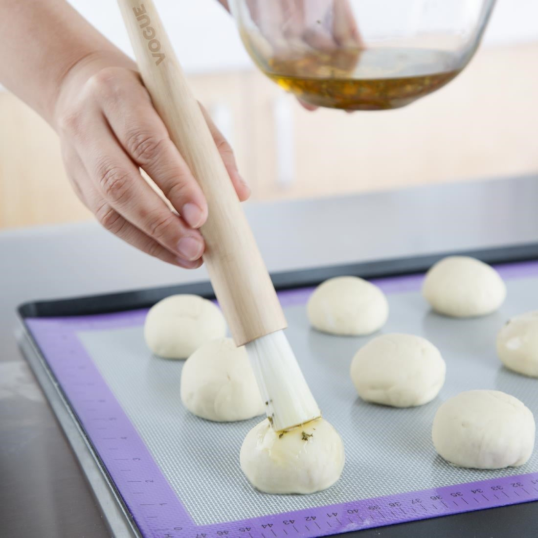 Pinceau à pâtisserie rond à manche en bois Vogue 25 mm — JA524