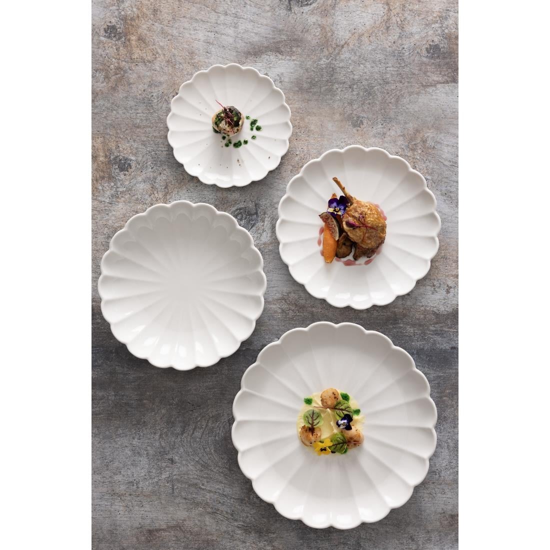 Assiettes festonnées Olympia Bloom blanches 276 mm (lot de 4) — JB395