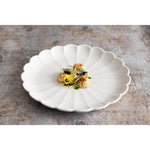 Assiettes festonnées Olympia Bloom blanches 276 mm (lot de 4) — JB395