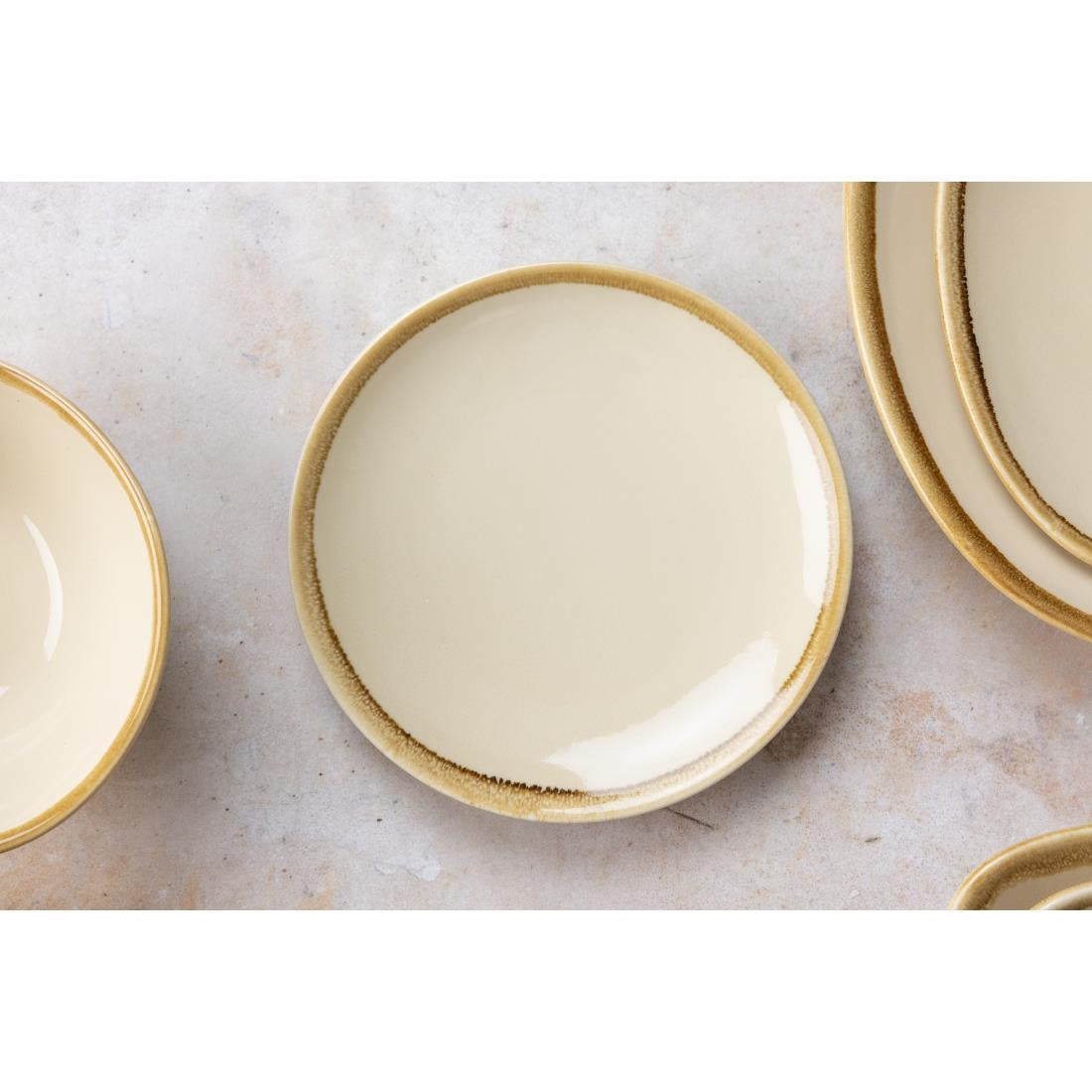 Assiettes plates rondes Kiln Olympia sable 230mm (lot de 6) — SA284